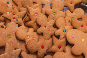 a plate of gingerbread