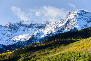 Obraz premium Beautiful and Colorful Colorado Rocky Mountain Autumn Scenery - Dallas Peak in the San Juan Mountain Range
