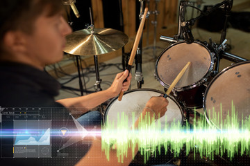 Obraz premium male musician playing drum kit at concert