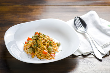 spaghetti bolognese with olives