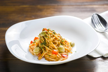 spaghetti bolognese with olives