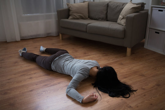 dead woman body lying on floor at crime scene