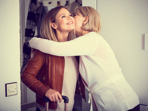 daughter leaves parents' home