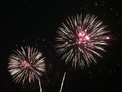 Silvesterfeuerwerk mit Lichterbukett