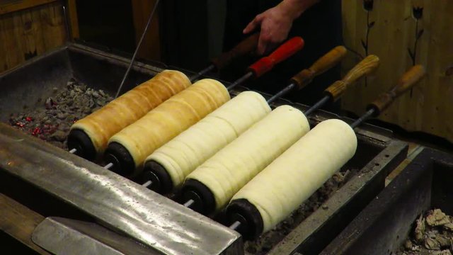 Baking Traditional Hungarian K&uuml;rtőskal&aacute;cs
