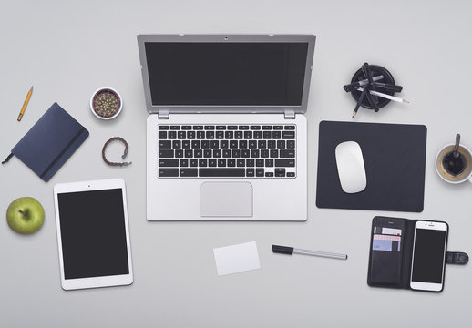 Modello scrivania professionista impegnato