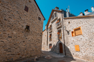 Fototapeta na wymiar village houses Sallent de Gallego in Huesca Spain
