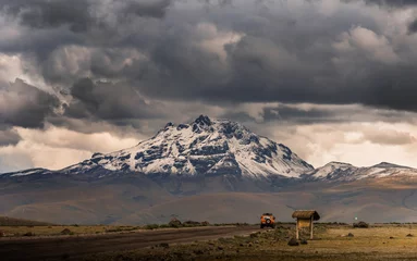 Fotobehang vulcani dell ecuador © tommypiconefotografo