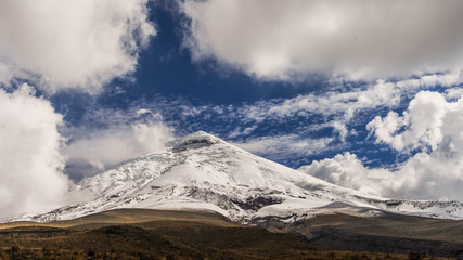 Obraz na płótnie Canvas vulcano cotopaxi