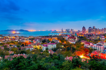 Obraz premium The nightscape of the beautiful city of Qingdao
