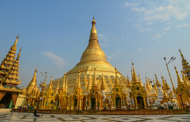 Shwedagon Pagoda in Yangon, Myanmar - obrazy, fototapety, plakaty