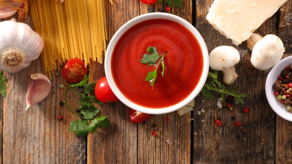 tomato sauce and ingredient