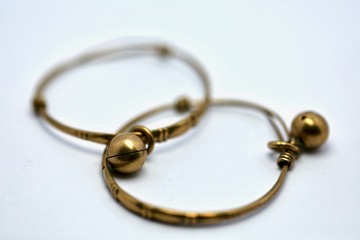 Ankle bracelets provide the child, not just jewelry, but can also recognize that the child is not harmed by the ringing bell.