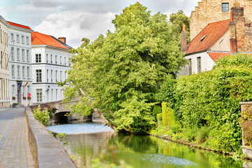 Fototapeta na wymiar medieval street in Bruges, Belgium