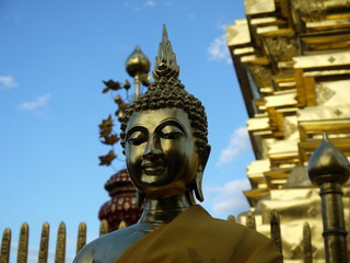 Obraz premium Statue of Buddha at Wat Doi Suthep
