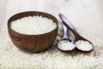 Raw rice in a wooden bowl