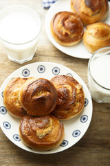 Cinnamon rolls with marzipan filling