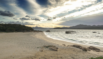 Fototapeta na wymiar Spiaggia del pirata al tramonto - Capriccioli (Costa Smeralda)
