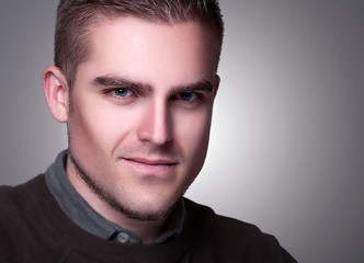 Obraz premium Portrait of handsome attractive young man looking at camera