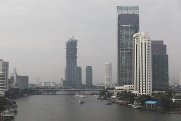 Obraz premium バンコクのチャオプラヤ川の眺め