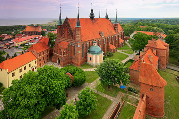 Frombork-ufortyfikowana gotycka katedra © Janusz Lipiński