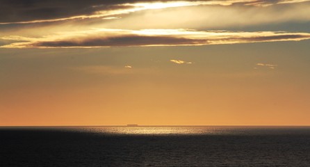 Fototapeta premium coucher de soleil sur la mer