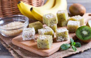Homemade marmalade of kiwi