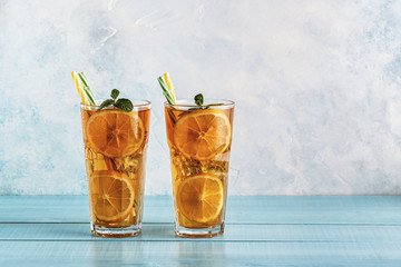 Iced tea with lemon slices and mint.