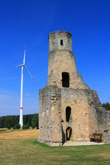 Kapelle mit Windrad, Zirkelkapelle bei Dentlein, Bayern, Deutschland