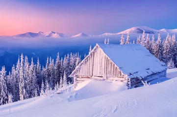 Tableaux sur verre Hiver sunrise (sunset) in winter mountains