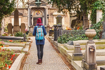 Obraz premium young woman walking at the Vysehrad cemetery in Prague