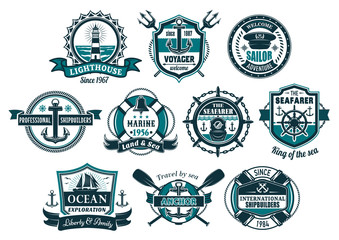 Obraz premium Sea anchor and boat helm nautical badge set
