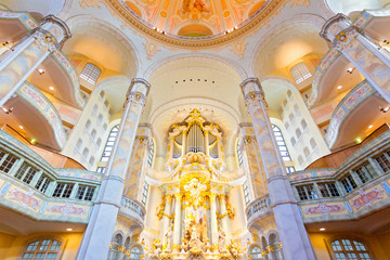 Innenarchitektur der Frauenkirche in Dresden, Deutschland
