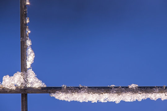 Bauzaun nit Schneehaube