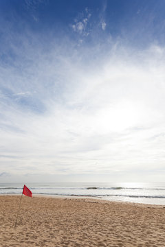 Sri Lanka - Ahungalla - Do not go for swimming when the red flag is warning