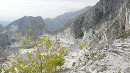 Fototapeta na wymiar Panorama delle Cave di Marmo di Carrara