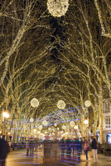 Pedestrians on Paseo del Borne during Christmas in Palma, Mallorca © Sebas