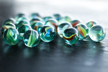 Canicas de colores en conjunto para juegos