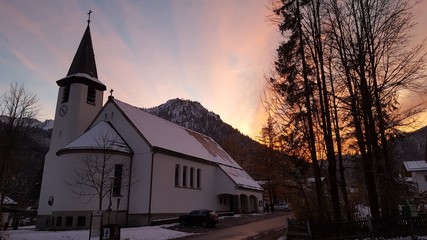 Kirche Neuhaus beim Sonnenuntergang