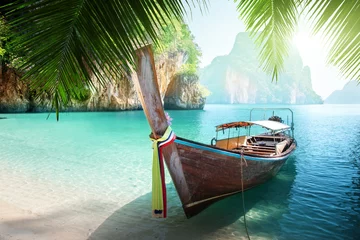 Stickers fenêtre Plage tropicale long boat on island in Thailand