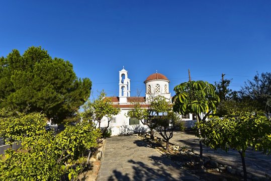 Zypern - Kirche des heiligen Nektarios in Chlorakas