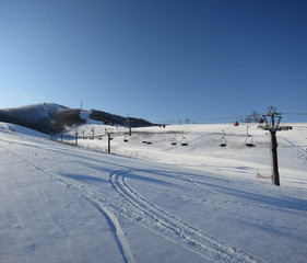 北海道の快晴のスキー場