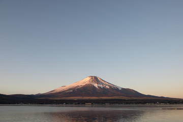 富士山と山中湖の逆さ富士