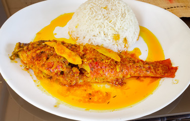 cuisine créole, poisson au gingembre et riz blanc 