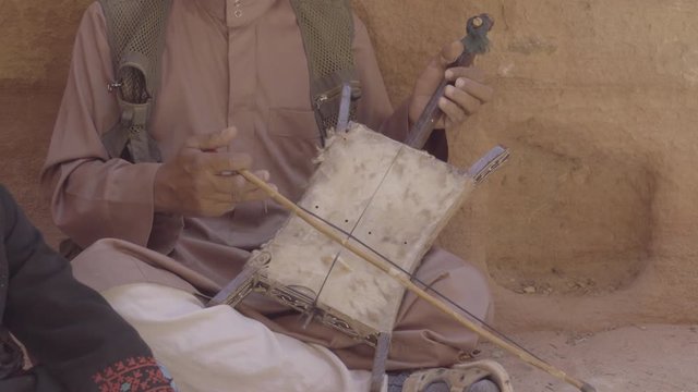 Man playing the Rababa on canyon trail into Petra