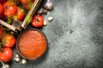 Obraz na płótnie Canvas Tomato sauce with spices and garlic in a bowl.