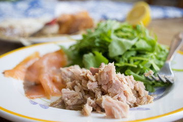 canned tuna and green salad