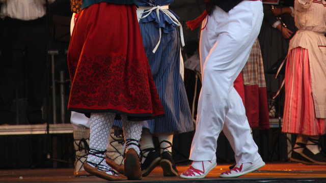 Espectáculo de danza folklórica vasca