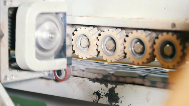Preparation of wooden panels on the furniture factory