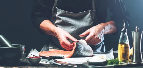 Rolgordijnen Chef Koch Lachs zubereitung © karepa